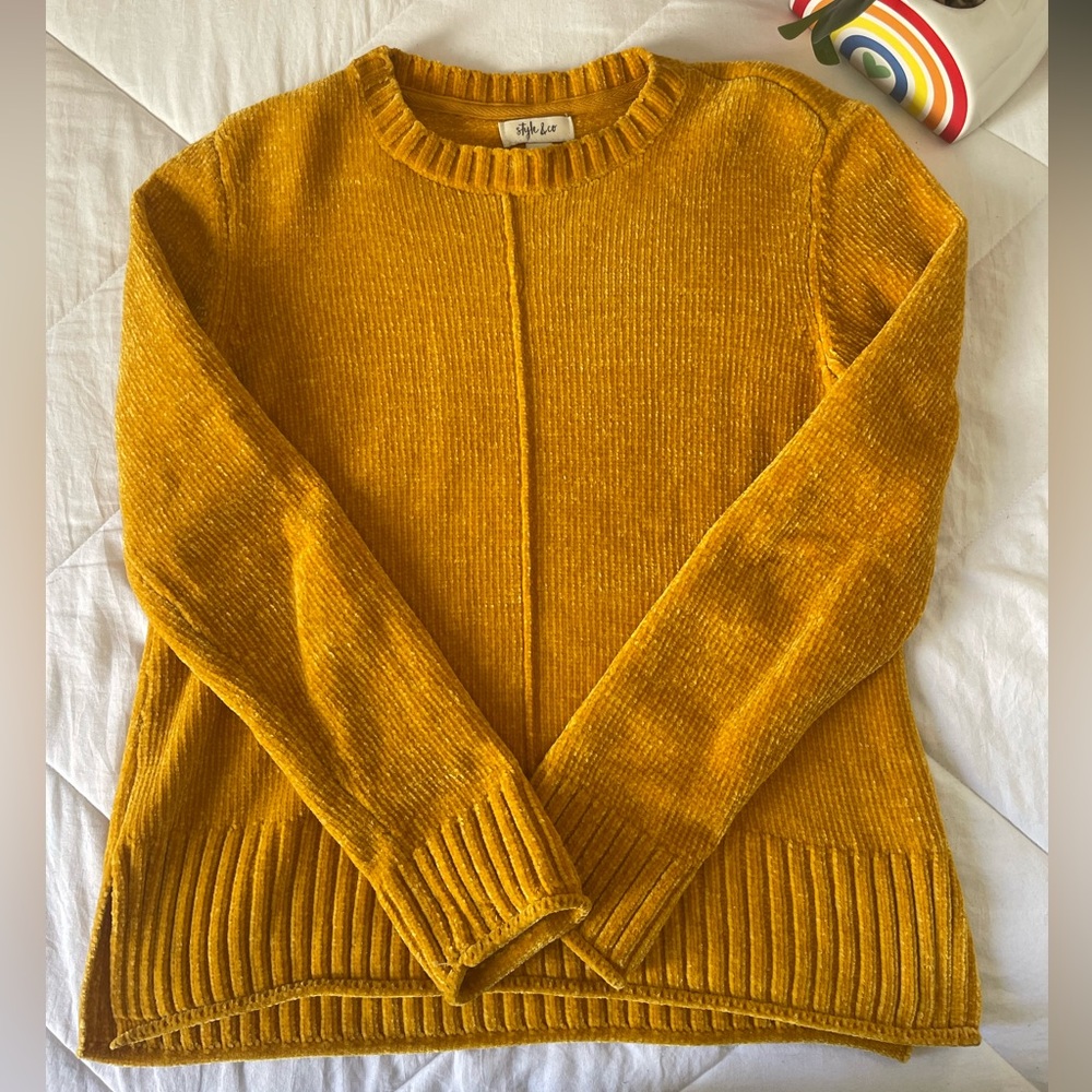Nice and soft Yellow sweater